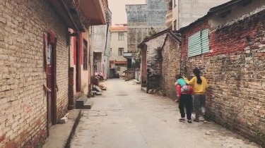 云浮融媒中心) 今天,发布君带你走进 郁南建城镇建城大街里的老街巷子